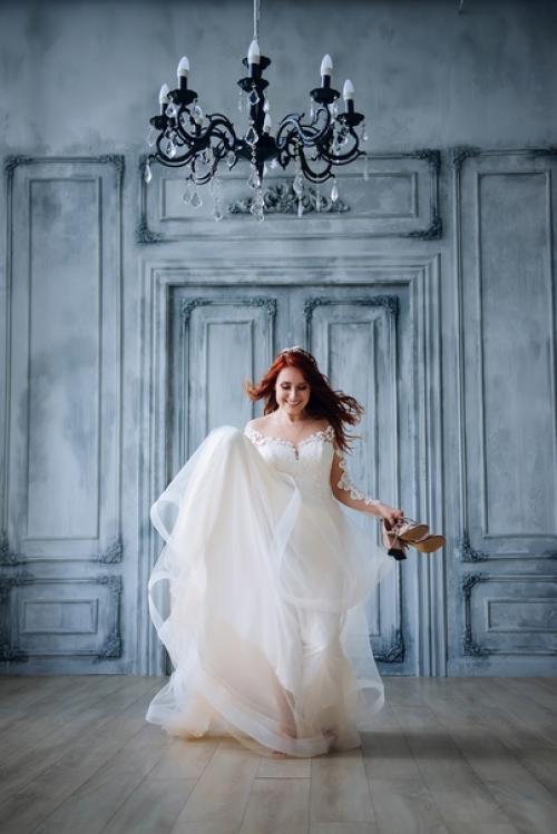 Делать свадебные фотосеты в студии начали сравнительно недавно. 02