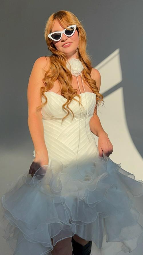 Бьюти съемка - это отличная возможность не просто обновить все свои аватарки в соцсетях, но и почувствовать себя настоящей моделью. 01