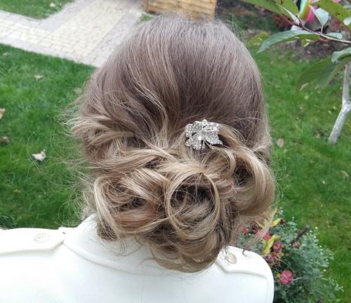 Милые девушки?  Услуги сертифицированного мастера по прическам и визажиста предлагаю? 01