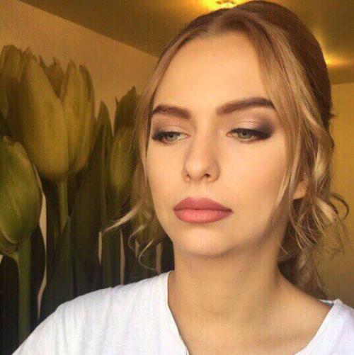 Мы ищем моделей для пополнения портфолио. 01