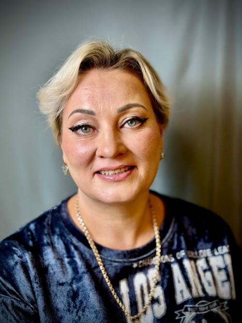 Марина и ее первый в жизни опыт побывать в руках у стилиста визажиста. 04