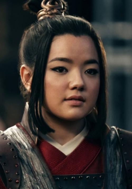 Таким образом, если актрисе, которая сыграет азулу (Элизабет Ю), изменить макияж, как на 1 фото, то будет выглядеть намного лучше. 01