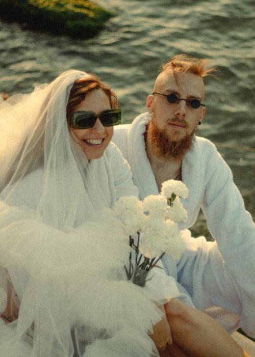 Пока ждем фото со свадьбы, мы хотим поделиться нашей фотосессией до. 04