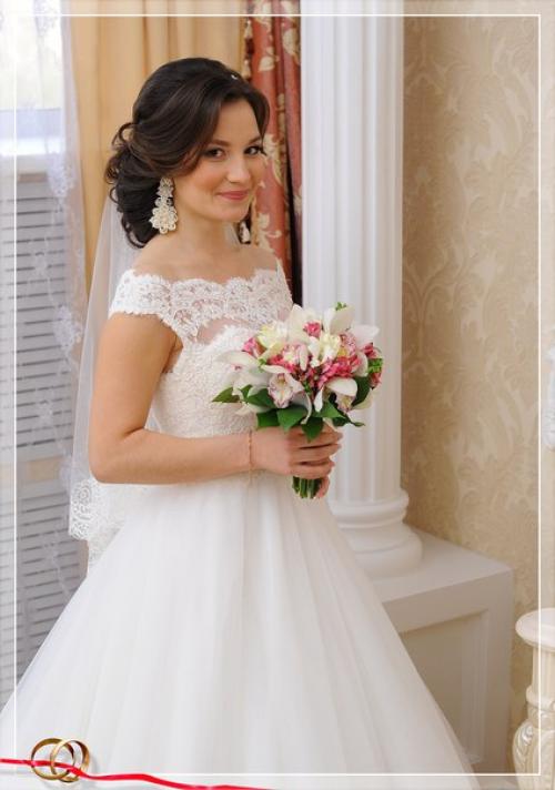 Потрясающая девушка, великолепное платье, эксклюзивная бижутерия, красивая прическа и макияж! 01