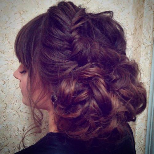 Успей заказать стилиста/визажиста и мастера по прическам в одном лице! 02