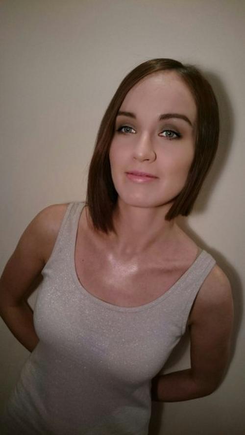 Модели на МАКИЯЖ и легкие прически нужны. 01