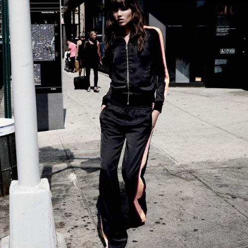 Street View: Грейс хартцель и лекси болинг в фотосессии Дэниеля Джексона для Vogue UK December 2015. 01