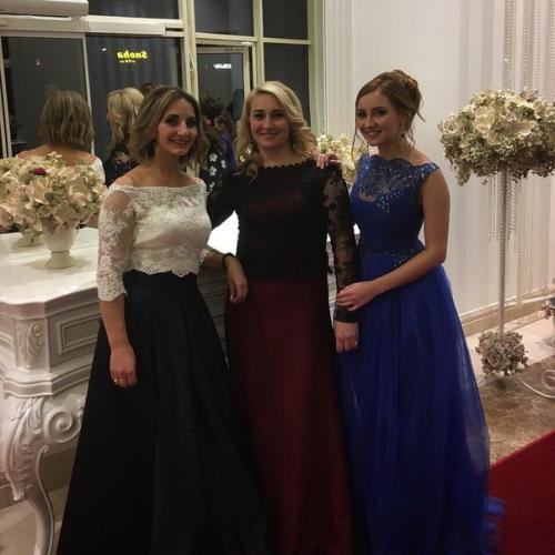 Три красотки под окном. 07