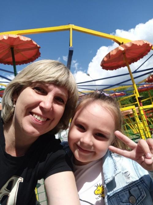 Моямамасупер.  Меня зовут чигорина Настя, это моя любимая мамочка Олеся. 01