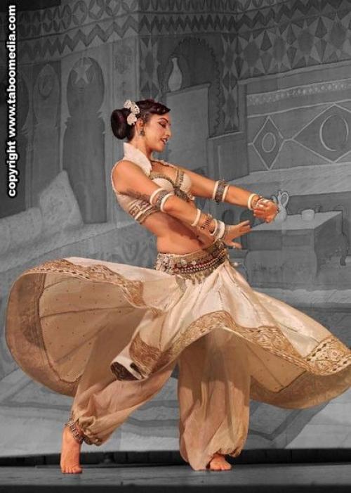 И так. Когда мой прошлый пост ещё не был выложен, я уже начала рисовать следующий. 01