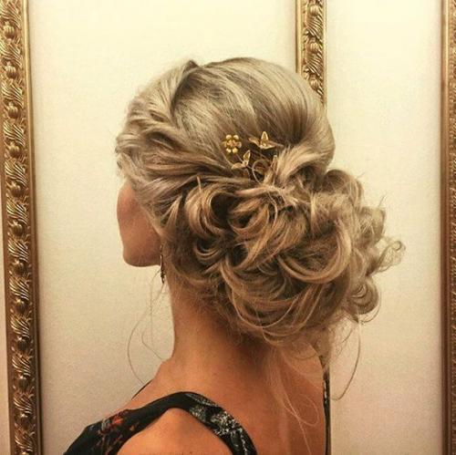 Успей заказать стилиста/визажиста и мастера по прическам в одном лице! 04