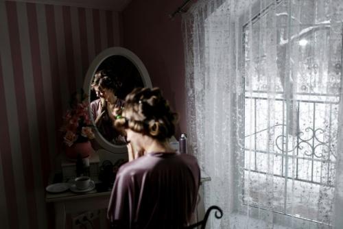 О невесте?   В день торжества, несомненно, нервы дают о себе знать. 03