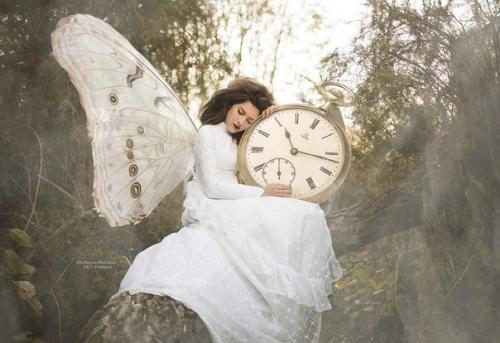 Ищу модель (худенькую девочку) на эту пятницу - субботу, которая готова взять затраты по аренде готового образа. 04