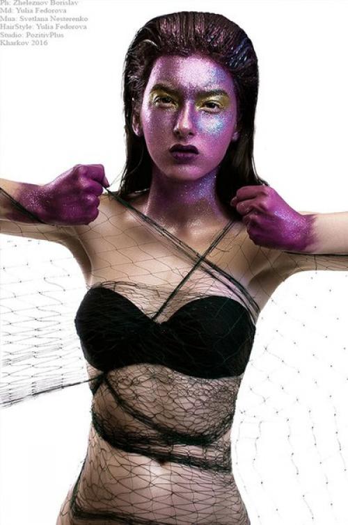 Ищу модель (худенькую девочку) на эту пятницу - субботу, которая готова взять затраты по аренде готового образа. 01