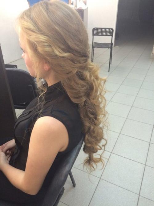 Девочки?  На сегодня в 18: 00 нужна очень ответственная модель на макияж и прическу? 02