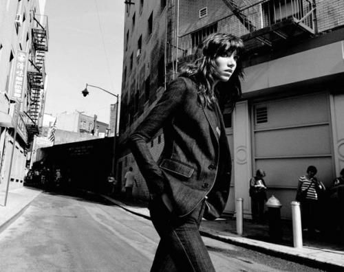 Street View: Грейс хартцель и лекси болинг в фотосессии Дэниеля Джексона для Vogue UK December 2015. 05