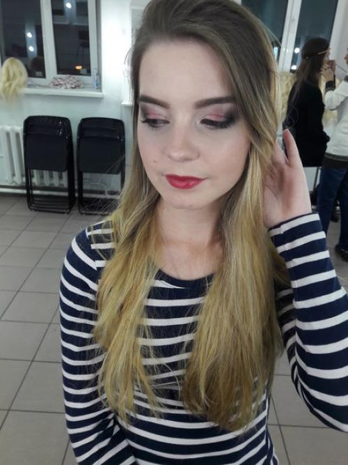 Дорогие девушки?  Я сертифицированный мастер по причёскам, а так же визажист - стилист. 06