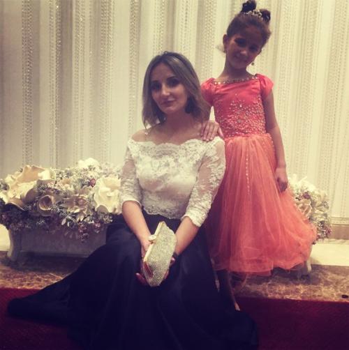 Три красотки под окном. 05