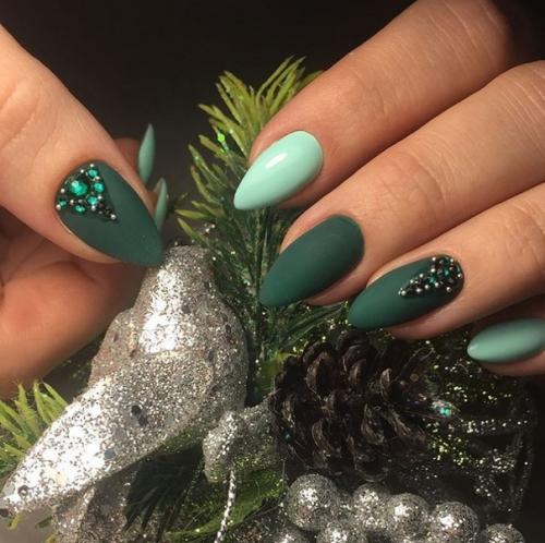 Приближение нового года - время, окутанное особой атмосферой ожидания чуда, а сам праздник - пожалуй, наиболее фееричное и яркое событие зимы. 04