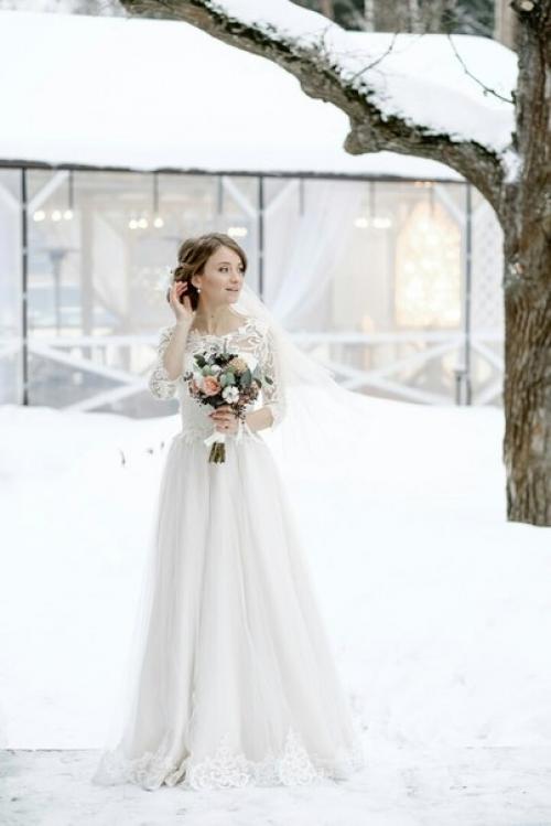 О невесте?   В день торжества, несомненно, нервы дают о себе знать. 05