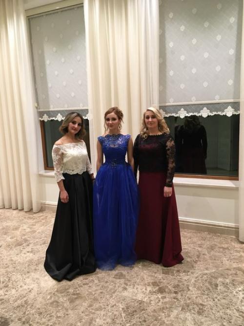 Три красотки под окном. 04