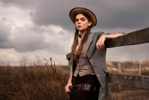 Ищу модель (худенькую девочку) на эту пятницу - субботу, которая готова взять затраты по аренде готового образа. 05