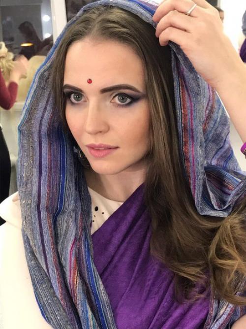 Дорогие девушки?  Я сертифицированный мастер по причёскам, а так же визажист - стилист. 04