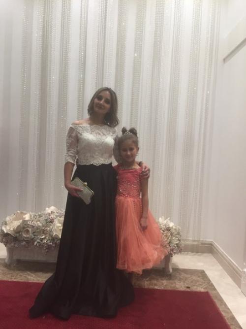 Три красотки под окном. 06