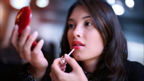 Повседневный этикет. Мы прячем помаду. 01