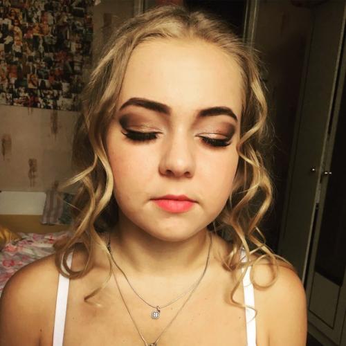 Девочки, по предновогодней акции провожу полный комплект преображения: коррекция и окрашивание бровок, макияж и причёска за 300 грн. 07