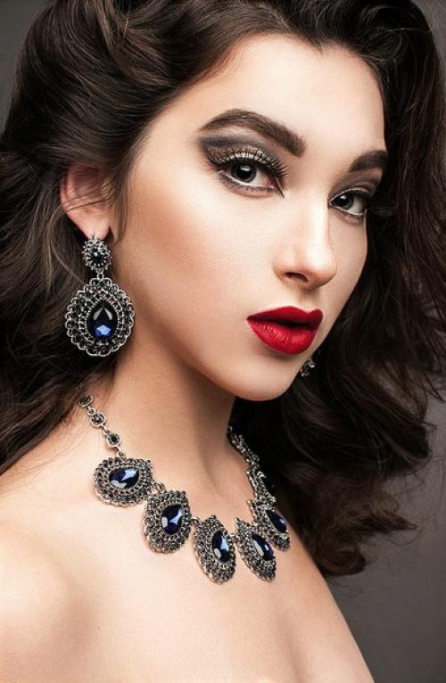 Ищу модель (худенькую девочку) на эту пятницу - субботу, которая готова взять затраты по аренде готового образа. 03