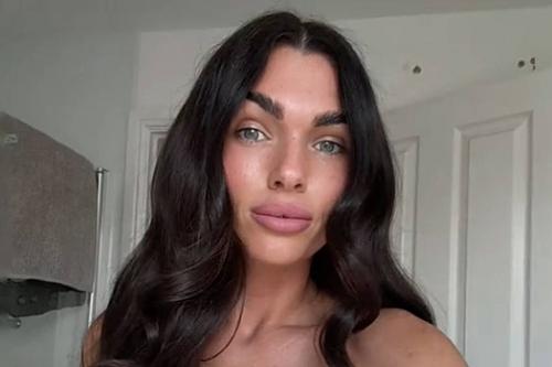 Девушка показала свою прическу и развеселила пользователей сети.

