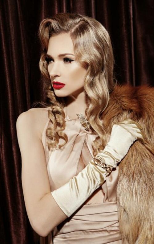 Очень срочно.  Модель для фотосессии в шикарных пдатьях ищу. 01