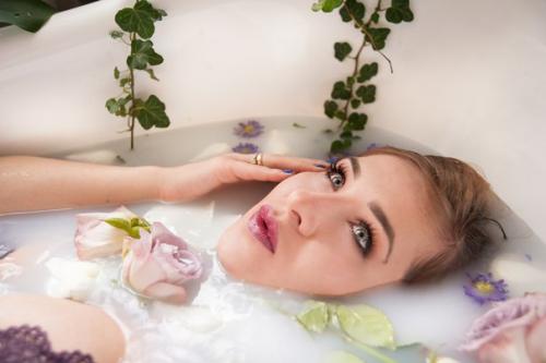 Дорогие девушки?  Впереди новогодние корпоративы? 02