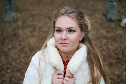 Спешу предложить вам свои услуги по макияжу, прическам, моделирование бровей. 04