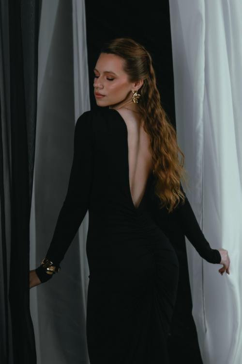 Лена - воплощение невероятной красоты и женственности в кадре. 03