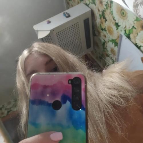 Добрый день.  Моделью у известного визажиста на прическу и макияж была. 02