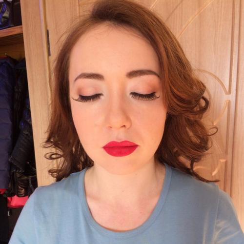 Дорогие девушки?  Предлагаю услуги дипломированного визажиста: макияж, причёски, локоны, укладки, консультация по уходу. 06