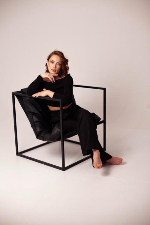 За час мы можем отснять несколько разных по стилю и настроению образа. 03 За час мы можем отснять несколько разных по стилю и настроению образа. 03