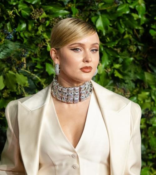 Зара дала небольшое интервью скандинавскому Vogue, где рассказала немного о выборе костюма и предпочтениях в одежде: 01 Зара дала небольшое интервью скандинавскому Vogue, где рассказала немного о выборе костюма и предпочтениях в одежде: 01