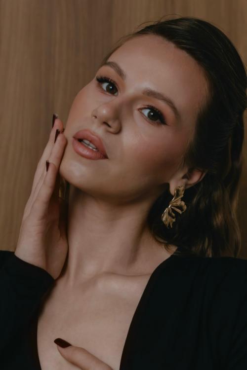 Лена - воплощение невероятной красоты и женственности в кадре. 05