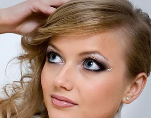 Модели на МАКИЯЖ и прическу нужны. 02