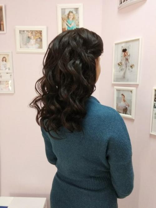 Сегодня наш мастер - парикмахер Оксана сделала прекрасные локоны для прекрасного работника культуры Екатерины! 01