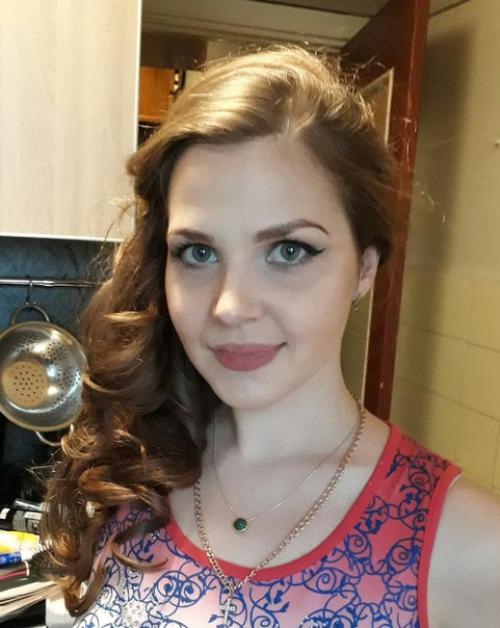 Спешу предложить вам свои услуги по макияжу, прическам, моделирование бровей. 05