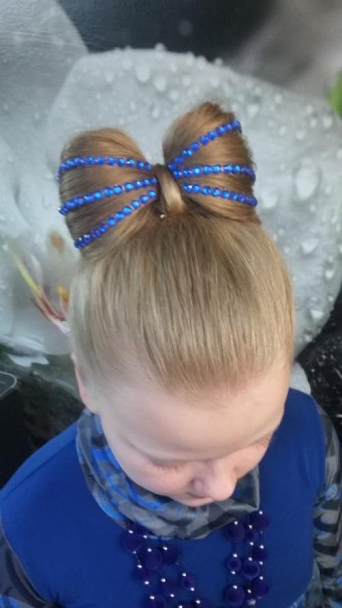 - Стрижки (женские, мужские, детские). 04