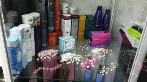 - Стрижки (женские, мужские, детские). 06