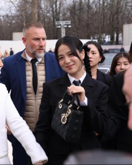 280224: джису из Blackpink на показе Dior на неделе моды. 04 280224: джису из Blackpink на показе Dior на неделе моды. 04