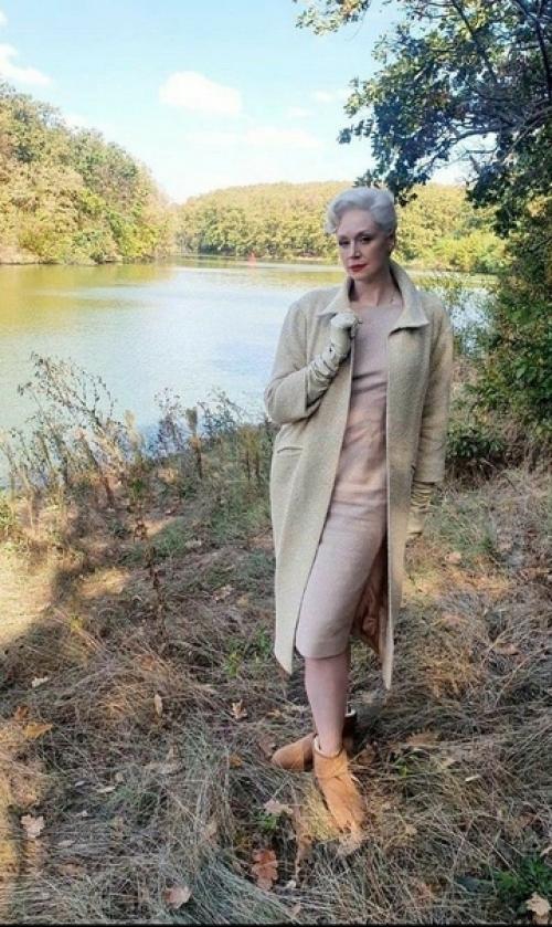 Бриенна тарт- очень высокая, крупная, сильная женщина, которая мастерски управляется с мечом и мечтает стать рыцарем. 03