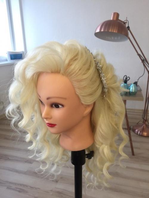 В поиске муз для отработки свадебных причёсок и макияжа? 01