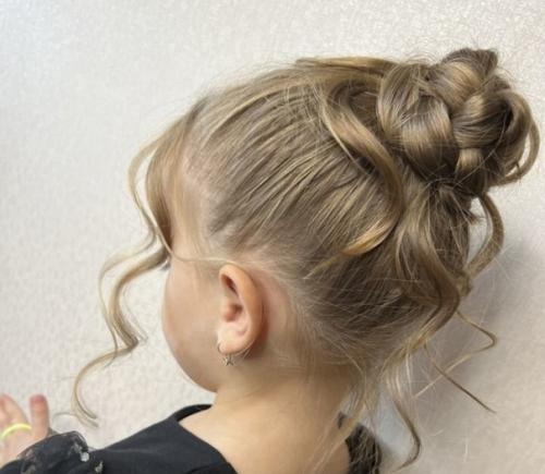 Теперь я сертифицированный мастер по прическам и визажист! 06